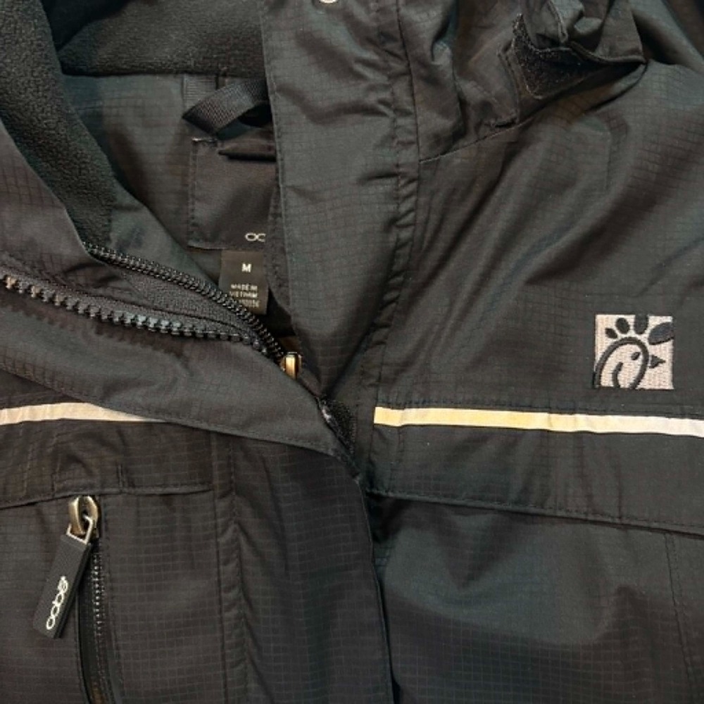Chick-fil-A Oobe Employee Uniform Rain Jacket Mens Medium Black Hooded Ripstop